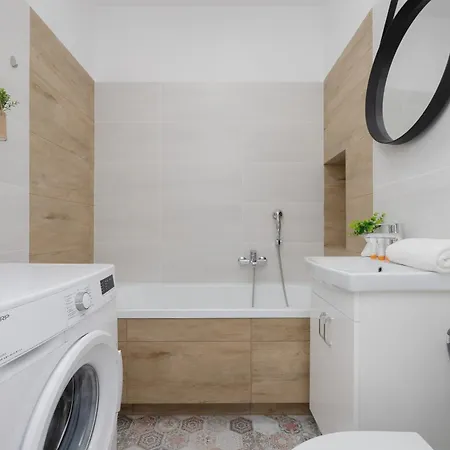 Modern Near Airport Wlochy By Renters Апартаменты *