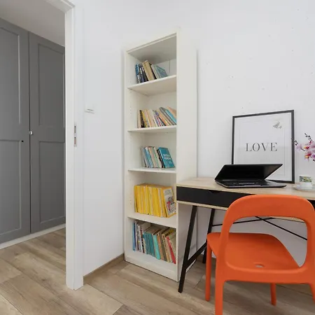 Modern Near Airport Wlochy By Renters شقة *