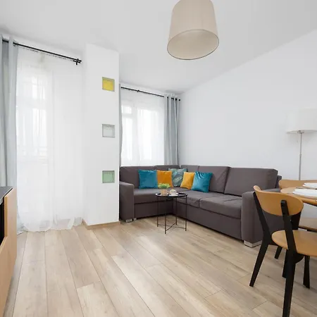 Modern Near Airport Wlochy By Renters شقة